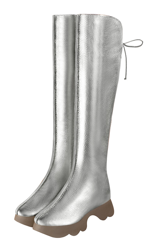 Light silver women's knee-high boots, with laces at the back. Round toe. Low rubber soles. Made to measure. Front view - Florence KOOIJMAN